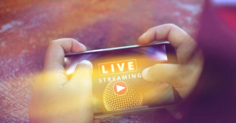 Live Streamers Catch Legendary Hollywood Producer Trying to Pick up a 15-Year-Old