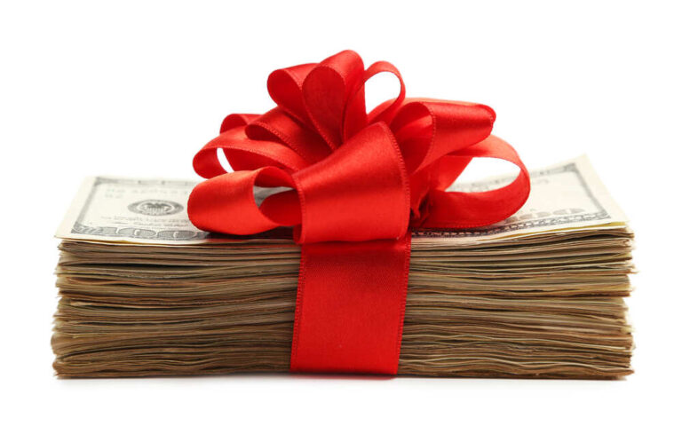 Kamala Harris Takes the Lead When It Comes to Fundraising